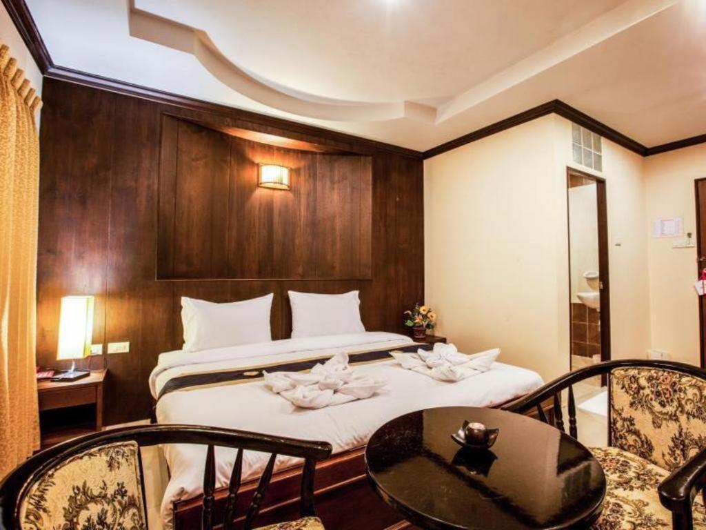 Triple Rund Place Hotel Patong Exterior foto