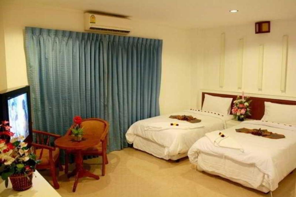 Triple Rund Place Hotel Patong Exterior foto
