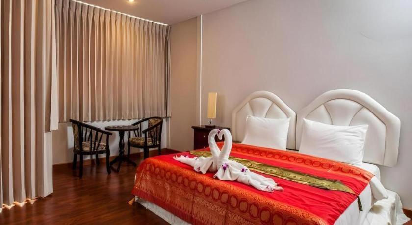 Triple Rund Place Hotel Patong Exterior foto